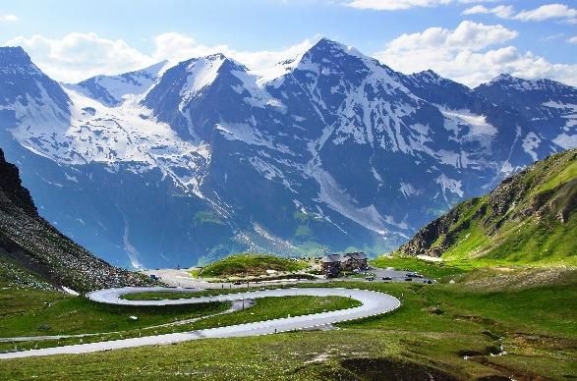 Austrija. Grosgloknera Alpu kalnu ceļš.